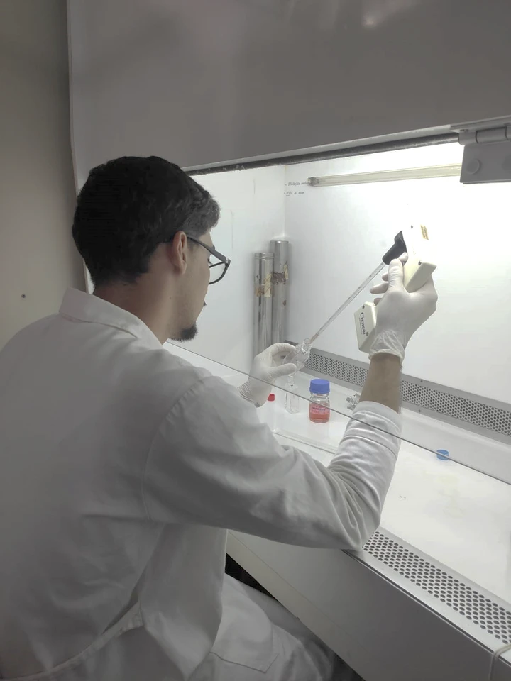 Atividade de pesquisa em laboratório apresentada pela TRATAVET